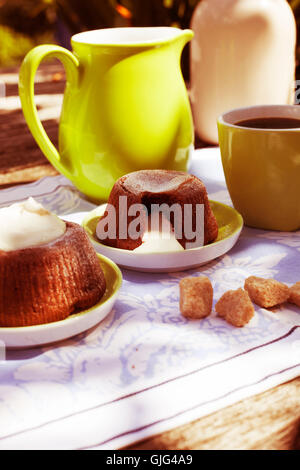 Souffle al cioccolato con zucchero al velo Foto Stock