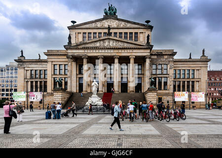 La Konzerthaus (sala concerti), piazza Gendarmenmarkt, nel quartiere Mitte di Berlino, Germania. Foto Stock