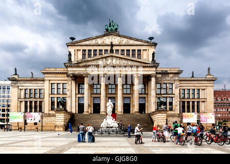 La Konzerthaus (sala concerti), piazza Gendarmenmarkt, nel quartiere Mitte di Berlino, Germania. Foto Stock