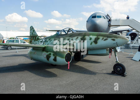 Degli aerei da caccia Messerschmitt Me 262 B-1a 'Schwalbe'. Replica moderna dal gruppo di Airbus. Foto Stock