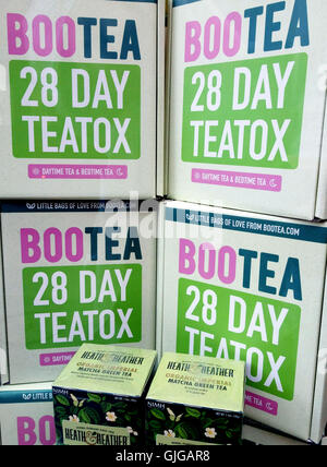 Bootea 28 giorno detox tè in health food shop display, Londra Foto Stock