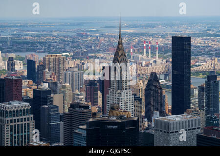 Il Chrysler Building come si vede dall'Empire State Building Foto Stock