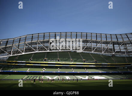 La Dundalk giocatori durante una sessione di formazione presso la Aviva Stadium di Dublino. Foto Stock