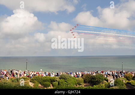 Cromer, Norfolk, Regno Unito. 17 Agosto, 2016. Le frecce rosse a Cromer Carnival 5 Credito: John Worrall/Alamy Live News Foto Stock