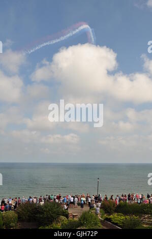 Cromer, Norfolk, Regno Unito. 17 Agosto, 2016. Le frecce rosse a Cromer Carnival 8 Credito: John Worrall/Alamy Live News Foto Stock