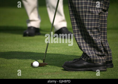 Giocare a golf Foto Stock