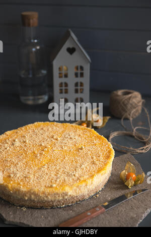 In casa Cheesecake al limone Foto Stock