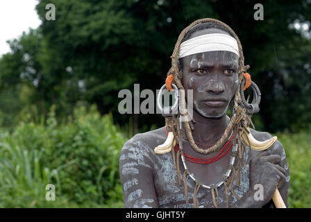 Mursi krieger,l'Etiopia Foto Stock