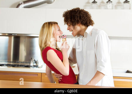 La crema stare insieme felici Foto Stock