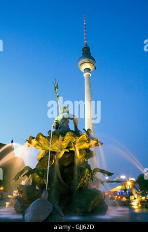 Berlino torre della televisione blu Foto Stock