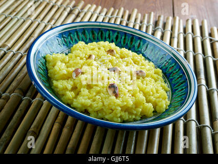 Il chutney Pongal - sud indiane riso e lenticchie Risotto con chutney di cocco Foto Stock