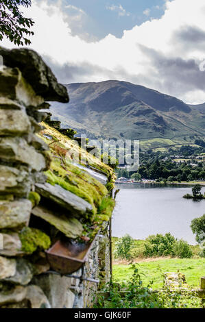 Vista su tutta Ullswater in Cumbria Foto Stock