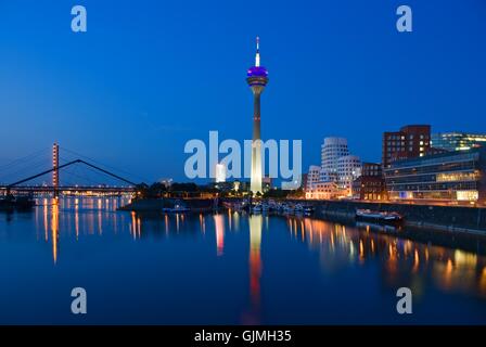 Lo skyline di Dusseldorf Foto Stock