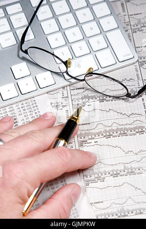 Valuta i rapporti aziendali deal Foto Stock