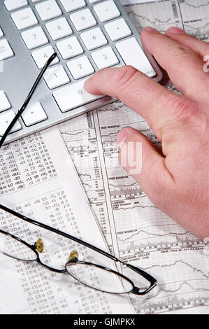 Valuta i rapporti aziendali deal Foto Stock