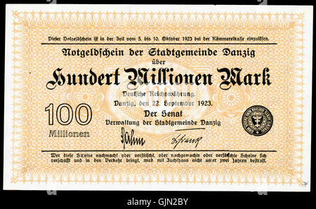 Una banconota da 100.000 marchi di Danzica del 1923, emessa durante il periodo di iperinflazione a Weimar in Germania. Questa nota riflette l'instabilità economica nell'Europa post-prima guerra mondiale. Foto Stock