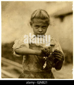 Lewis Hine, 7 anno vecchio Rosie, oyster shucker, Bluffton, Carolina del Sud, 1913 Foto Stock