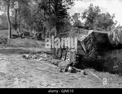 "MortainDasReich" si riferisce all'offensiva tedesca durante la seconda guerra mondiale, nota per la battaglia di Mortain nel 1944. Questa battaglia cruciale comportò intensi combattimenti e segnò un punto di svolta nella spinta alleata attraverso la Francia, con le forze tedesche che tentarono di fermare l'avanzata delle truppe alleate. Foto Stock