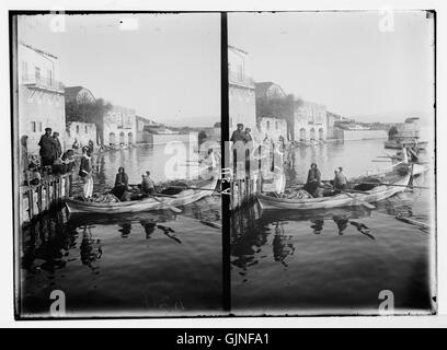 Viste del nord. Barca riempita di pesci. Tiberiade. 1900 1920. Matson Foto Stock