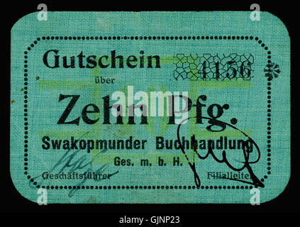 La SWA 6 Swakopmunder Buchhandlung 10 Pfennig è una moneta dell'Africa sudoccidentale tedesca, emessa nel 1916. Questa moneta da 10 Pfennig faceva parte della valuta utilizzata nella colonia durante il periodo del dominio tedesco all'inizio del XX secolo. Foto Stock
