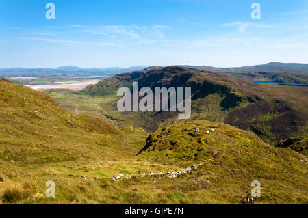 Vista dalle pendici di Sliabh Tuaidh Mountain o Slievetooey, vicino a Ardara, County Donegal, Irlanda Foto Stock