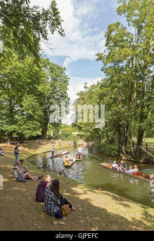 Per coloro che godono di un giorno in barca sul fiume Cherwell in Oxford, Oxfordshire, England, Regno Unito Foto Stock