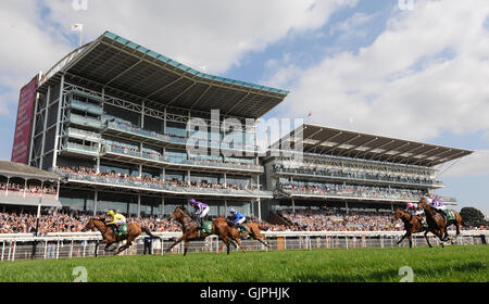 Rinviata cavalcato da Andrea Atzeni vince il Juddmonte International Stakes durante il giorno uno del 2016 Yorkshire Ebor Festival a York Racecourse. Foto Stock