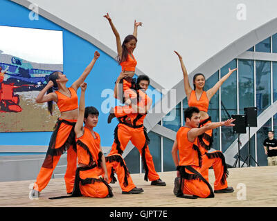 I cinesi folk dance durante le Olimpiadi di Pechino 2008 su Agosto10 in Cina. Foto Stock