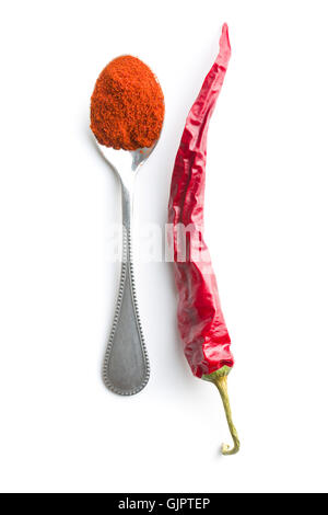 Peperoncino e pepe in polvere isolata su sfondo bianco. Foto Stock