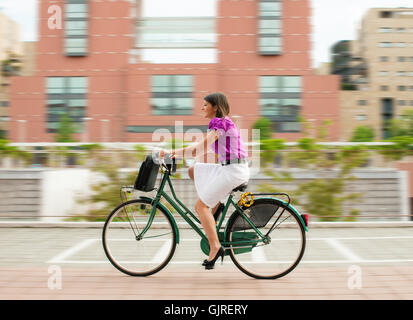 Donna ridere risate Foto Stock