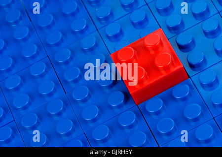 Blocco rosso inserito in blu Foto Stock
