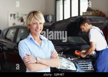 Donna ridere risate Foto Stock