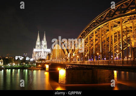 La cattedrale di Colonia, il Reno e ponte deutz Foto Stock