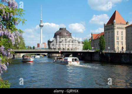 Berlin imbarcazioni per escursioni sul fiume Spree Foto Stock