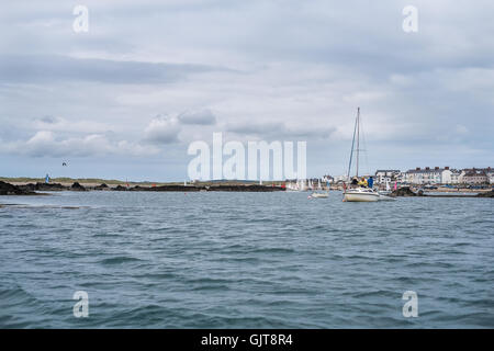 Vista dal mare della spiaggia di canottaggio, Rhosneigr, Anglesey, Ynys Mon, il Galles del Nord, Gwynedd, Regno Unito Foto Stock