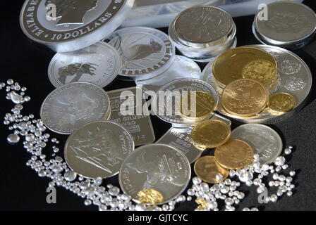 Metalli preziosi oro e argento Foto Stock