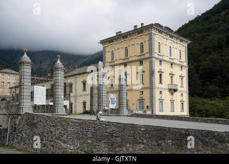 L'entrata del santuario di Oropa, provincia di Biella, Piemonte, Italia Foto Stock