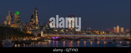 Tramonto panoramico shot che mostra città di Londra e da Canary Wharf Foto Stock
