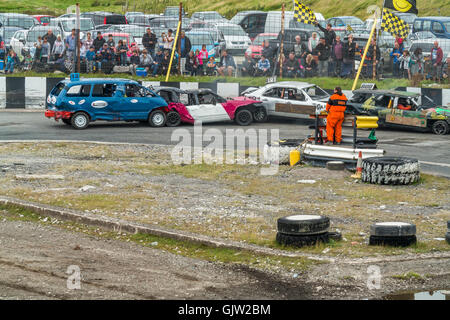 Magazzino auto ed banger racing a Carnforth race track Foto Stock