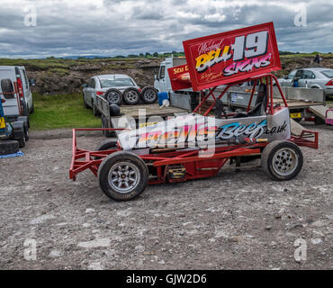 Magazzino auto ed banger racing a Carnforth race track Foto Stock