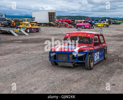 Magazzino auto ed banger racing a Carnforth race track Foto Stock