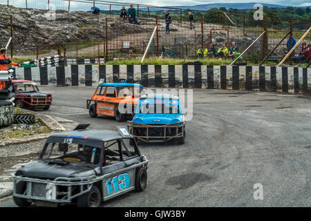 Magazzino auto ed banger racing a Carnforth race track Foto Stock