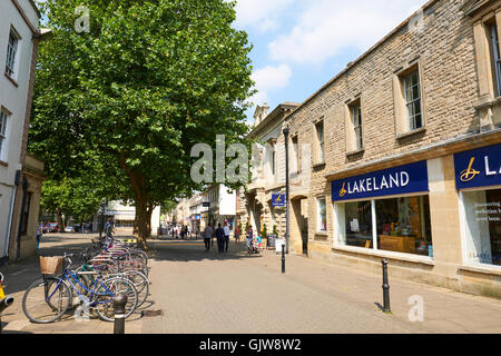 La piazza del mercato di Witney Oxfordshire UK Foto Stock