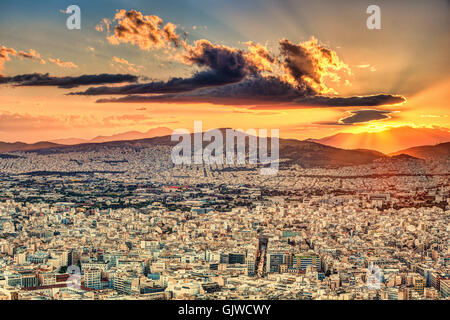 Il tramonto sul bacino di Atene, Grecia Foto Stock