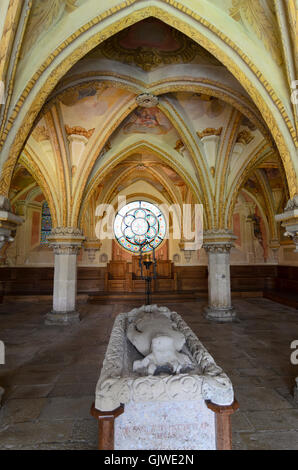 Heiligenkreuz: Monastero di Heiligenkreuz: Chapter House con alta tomba del Duca Federico II. (Federico II) , belligerante, Au Foto Stock