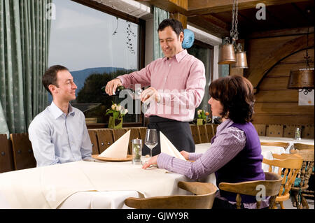 Ristorante bere il vino Foto Stock