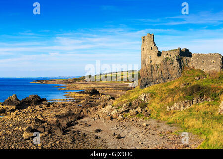 Dunure castello affacciato sul Firth of Clyde, Ayrshire, in Scozia, Regno Unito Foto Stock