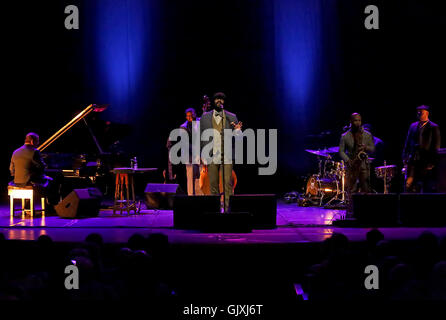 Gregory Porter eseguendo a Liverpool Philharmonic Hall dotata di: Gregory Porter, dove: Liverpool, Regno Unito quando: 17 Apr 2016 Foto Stock