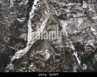 Coperte di neve montagna frastagliate in Nepal il Campo Base Everest Foto Stock
