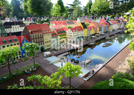 A Billund, Danimarca - 26 Luglio 2016: Lego case di Nyhavn a Legoland Foto Stock